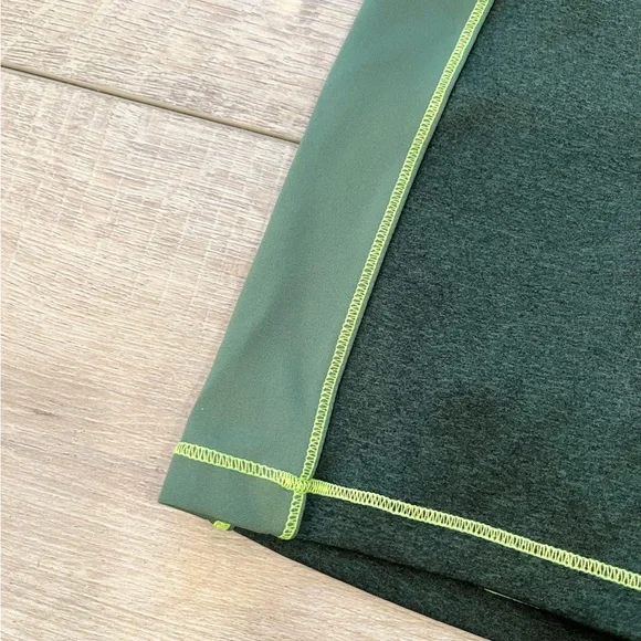 GOOD AMERICAN the dual life tonal biker shorts in heathered forest size 0 - Picture 3 of 14